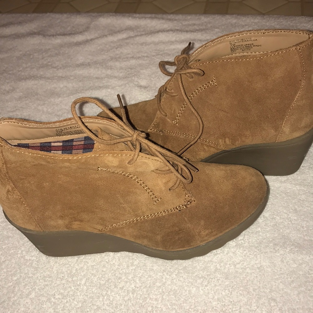 White Mountain Wedge Booties Size 7 - Picture 1 of 5